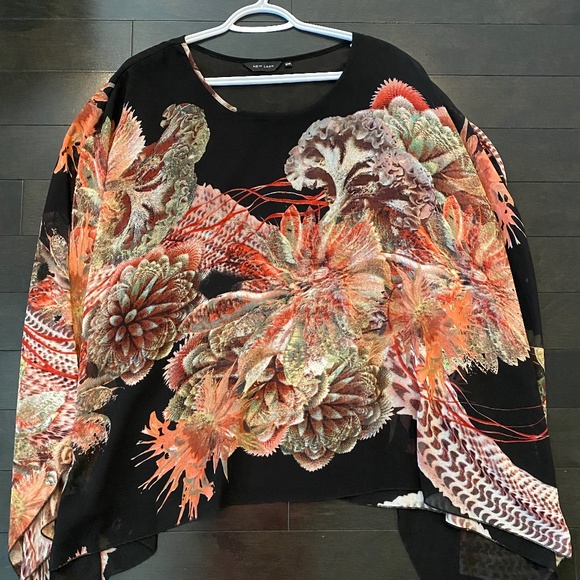 New Look Black Floral Semi-Sheer Lined Poncho - Picture 2 of 8